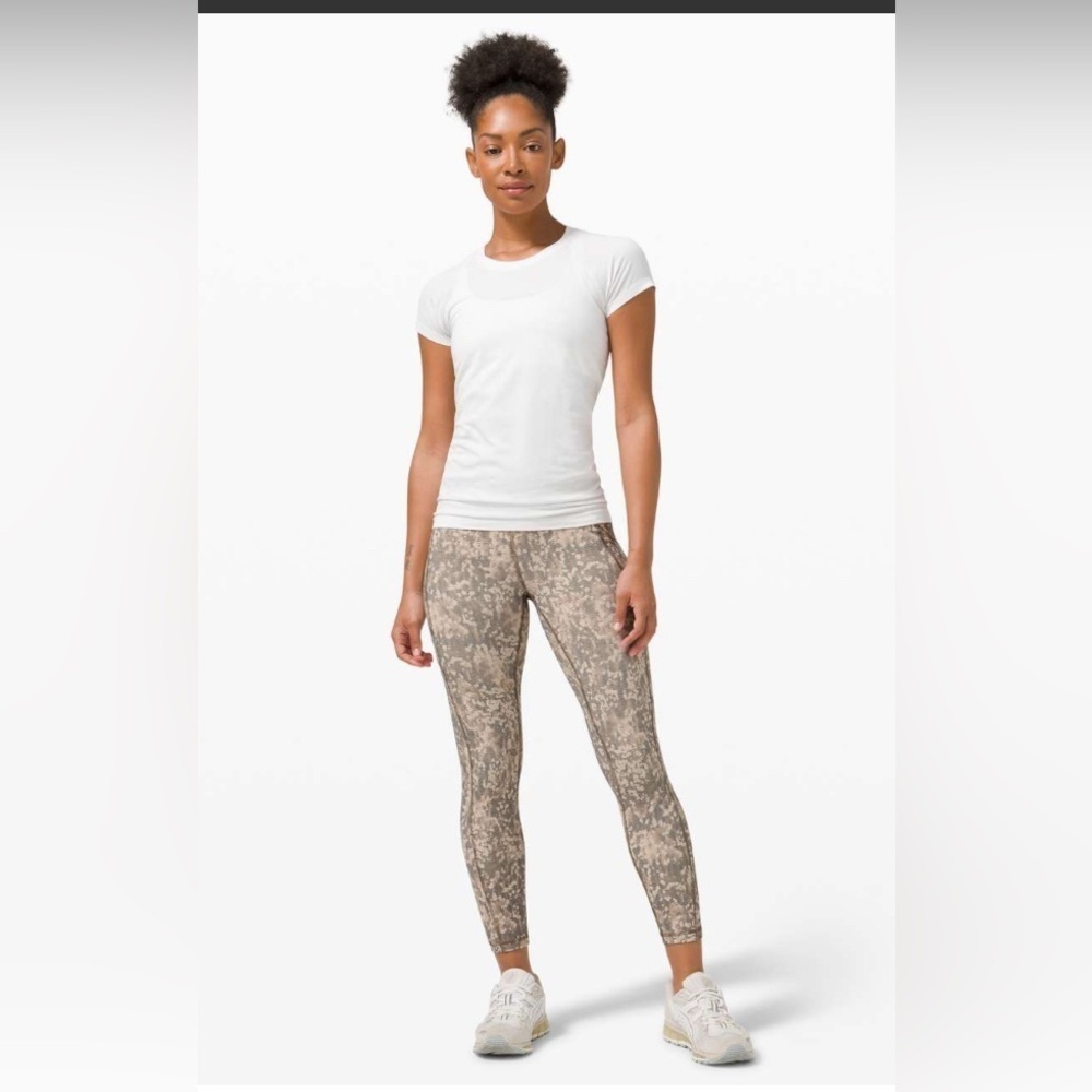 Lululemon Invigorate High-Rise Tight 25"
Gritstone White Opal Multi